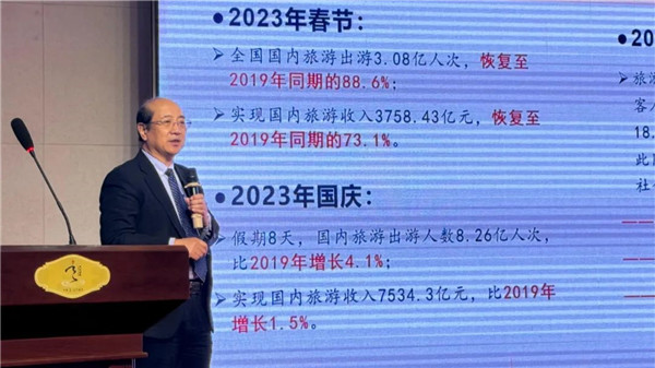 锦旗传谢意丨济南南郊医院长护险个性化服务让失能家庭“老有所护”(图1)